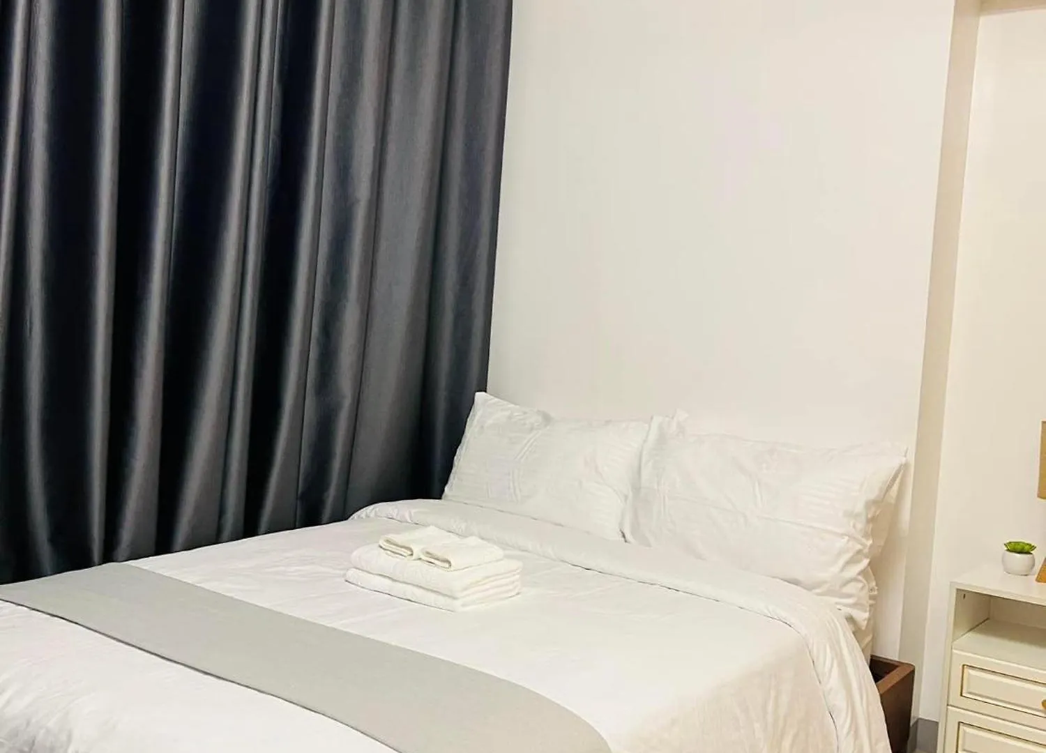 Beautiful 2 Bedroom In Uptown Bgc Manila 0*,  Philippines